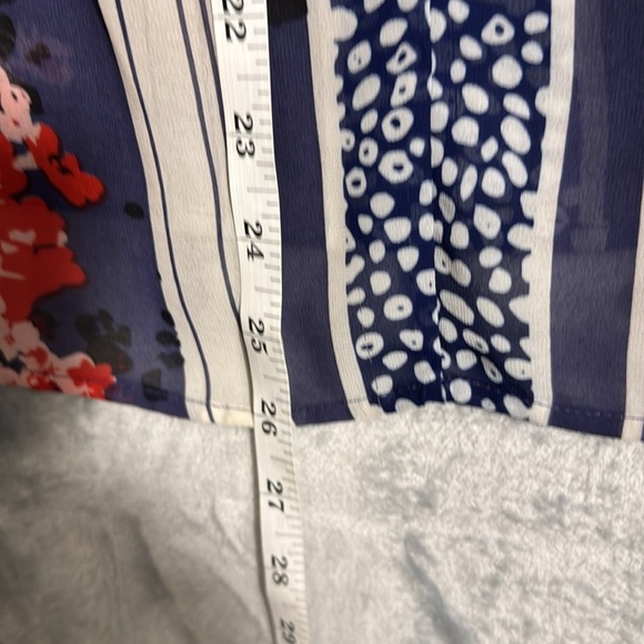 Guess blouse women’s xl Floral‎ Navy and Red Women's Top lightweight semi sheer - Picture 8 of 11